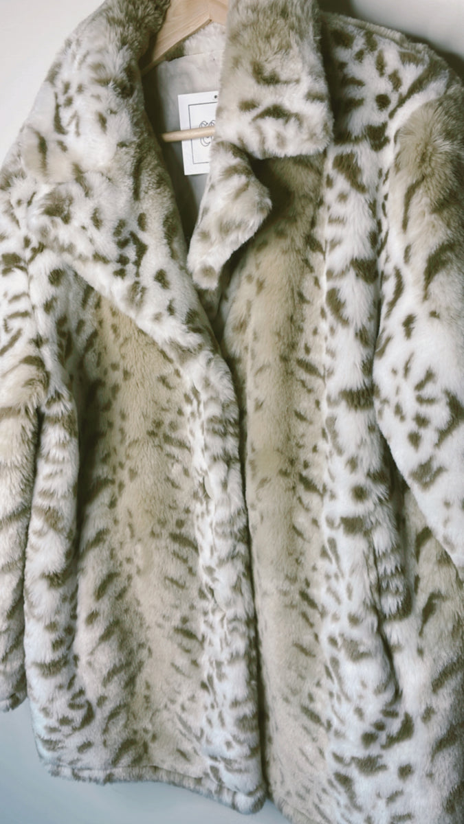 VTG DEADSTOCK JORDACHE SNOW LEOPARD FAUX FUR shops COAT